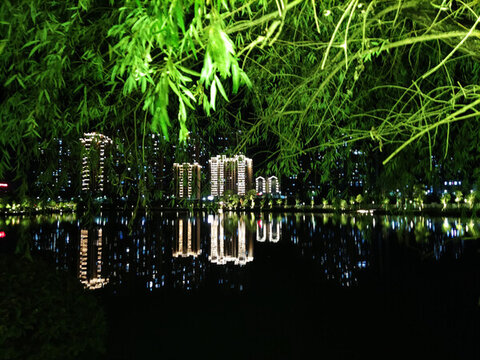 湖畔地產(chǎn)