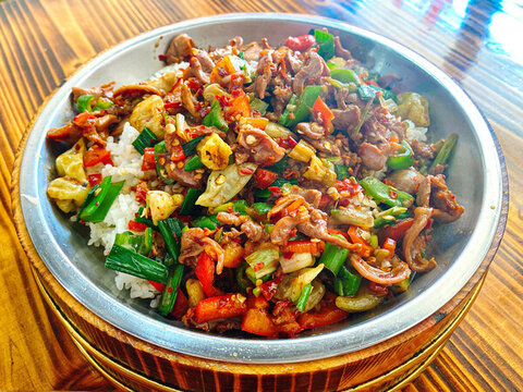 泡椒炒雞胗木桶飯