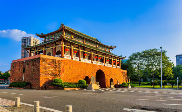 夕暉下的東莞迎恩門城樓