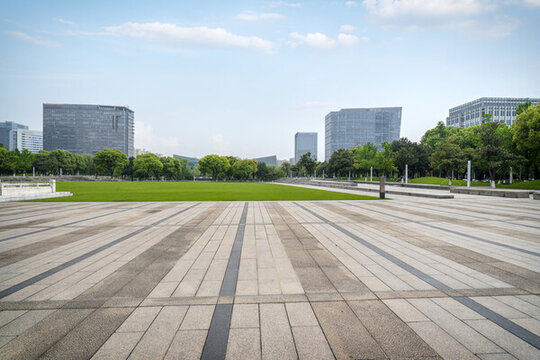 廣場磚地面和現(xiàn)代建筑