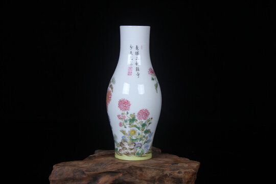 琺瑯彩花卉紋玉橄欖瓶背題詩(shī)詞