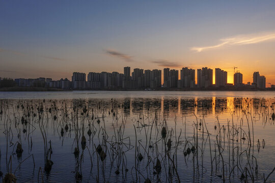 濟(jì)南華山湖晚霞美景