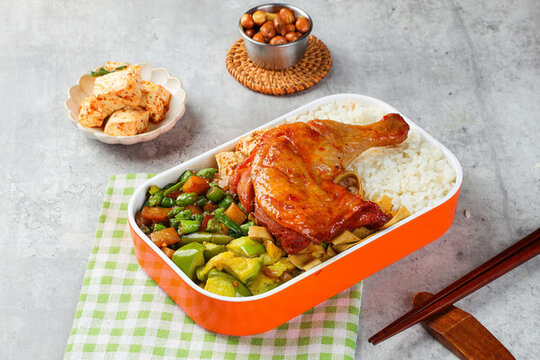 雞腿拌飯