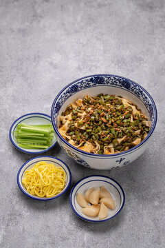 肉沫豆角炸醬面