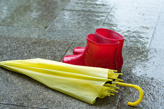 雨天雨伞雨鞋