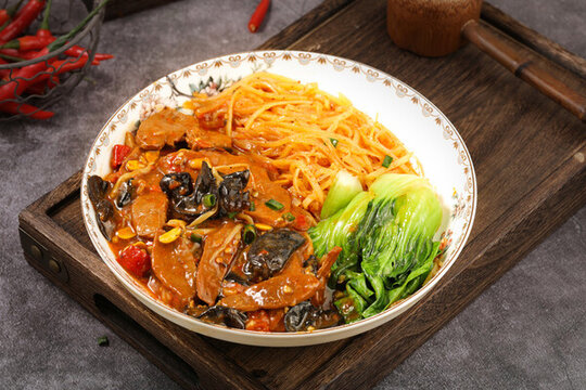 木耳炒肉蓋碼飯