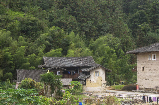 山腳下的老房子
