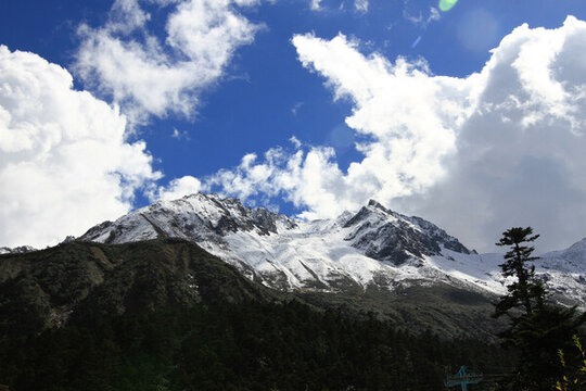 稻城亞丁雪山山峰