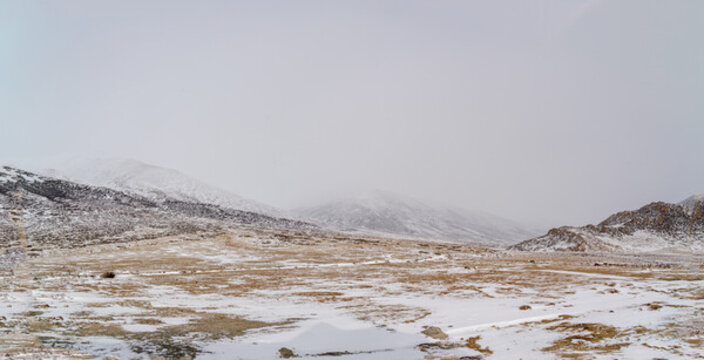 雪山風(fēng)景畫(huà)
