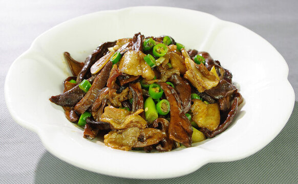牛肝菌炒肉