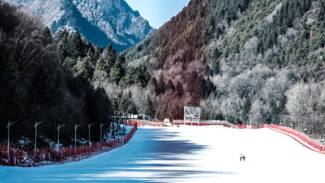 四川理縣孟屯河谷自然滑雪場