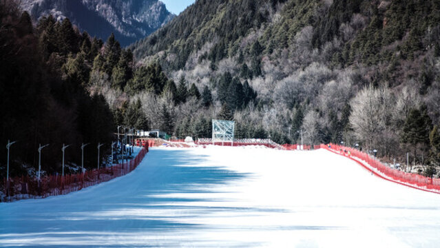 四川理縣孟屯河谷自然滑雪場