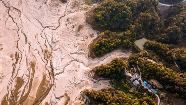 湖床
