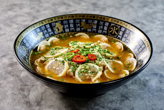 白貝酸湯肥牛