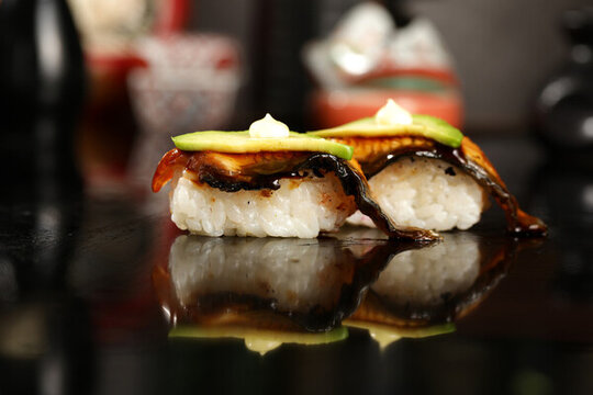 牛油果鰻魚壽司