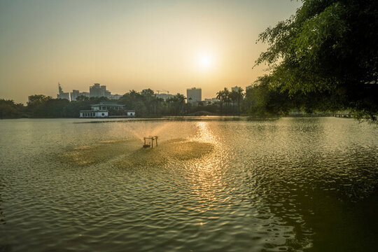 人民公園白龍?zhí)寥粘? loading=