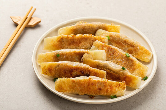 傳統(tǒng)美食鍋貼