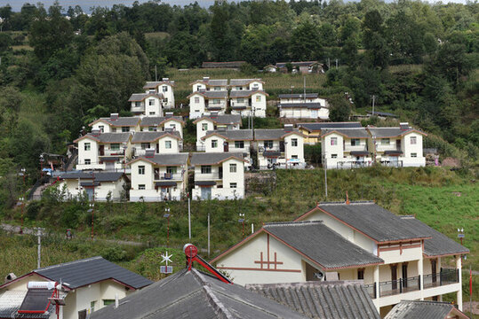 美姑縣塔哈村集中安置點