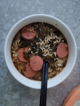 火腿腸泡面