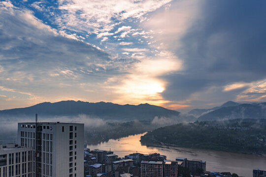渠江晨光