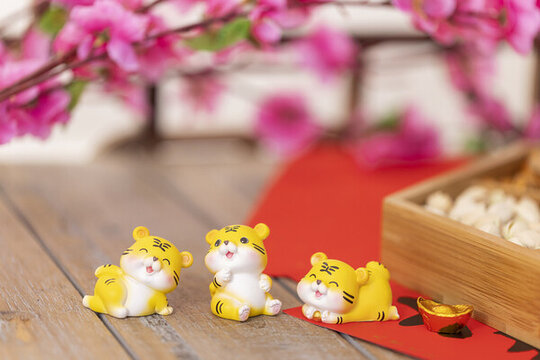 虎年春節(jié)中式風(fēng)格海報(bào)