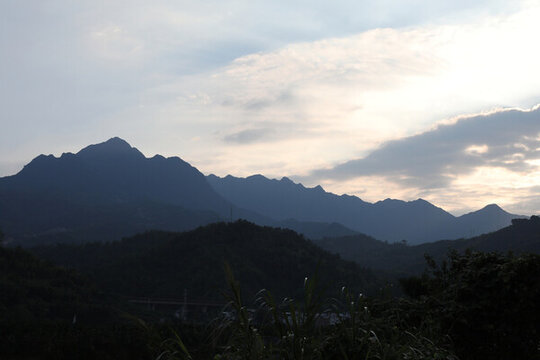 山巒