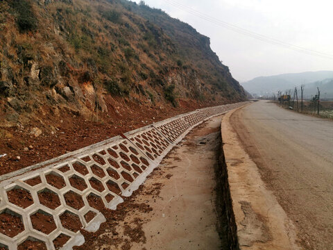道路生態(tài)排水溝施工