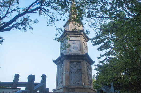 溜石塔掠影