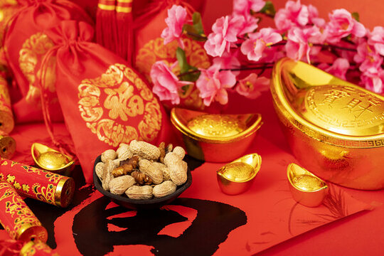 堅果金元寶桃花春節(jié)喜慶素材