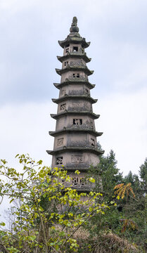 渠縣河?xùn)|云峰塔