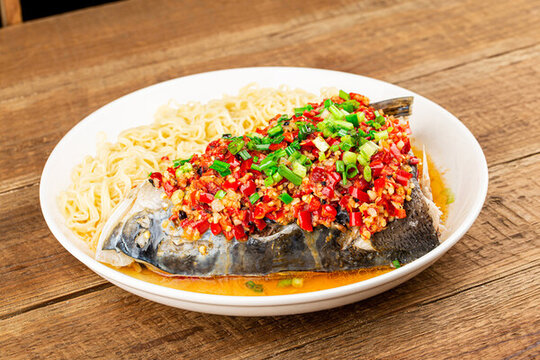 剁椒蒸魚(yú)頭