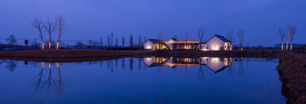 揚(yáng)州鄉(xiāng)村小鎮(zhèn)半邏小筑夜景全景