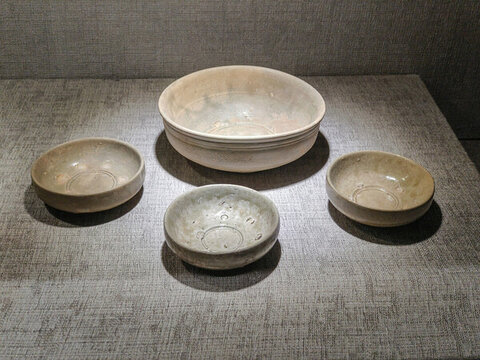 青釉網格紋缽
