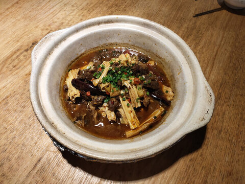 牛腩燉腐竹