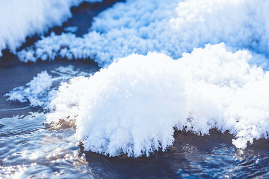 冬季河流積雪戶外圖片