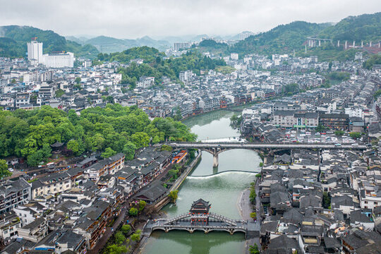 航拍湘西鳳凰古城煙雨風光