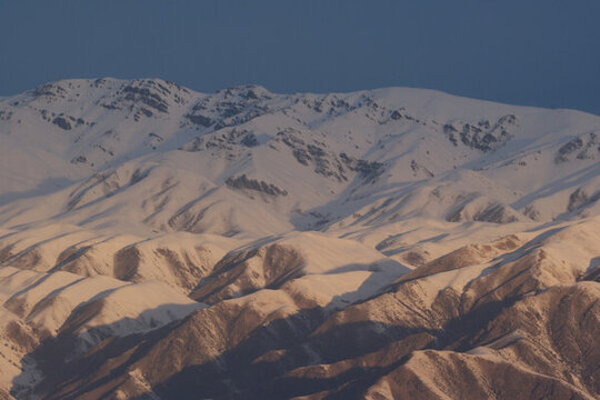 雪山晨光