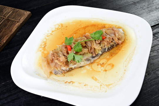 五花肉蒸鱈魚