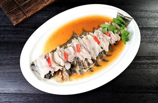 五花肉蒸魚
