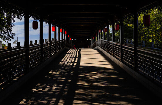 古鎮(zhèn)廊橋
