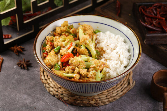 有機(jī)花菜蓋碼飯