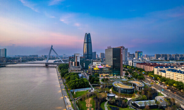 寧波三江口財(cái)富中心城市夜景