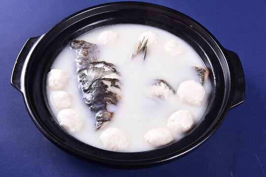 魚頭燉魚丸