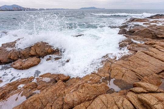 礁石海浪