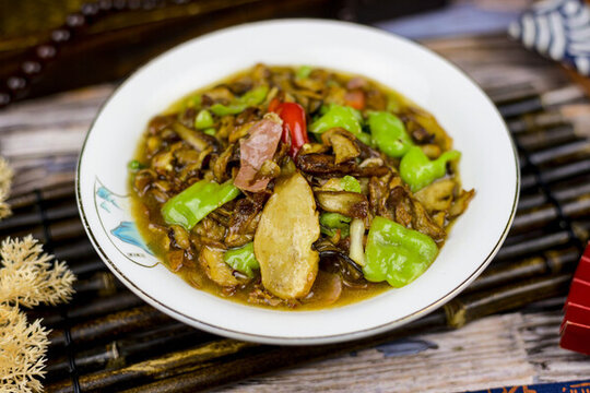 青椒黃牛肝菌
