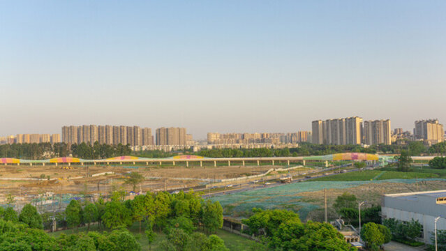 藍(lán)天下的城市風(fēng)光