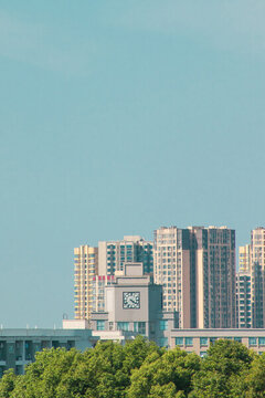 藍天下的城市建筑