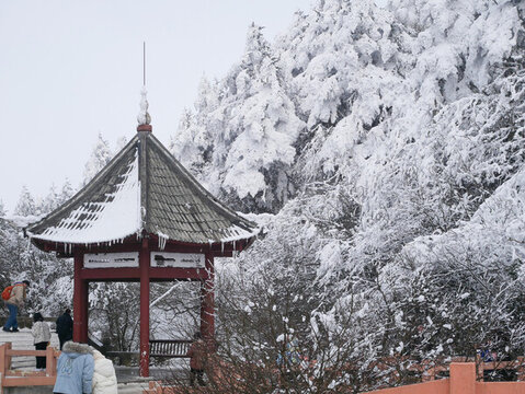 峨眉山雪景