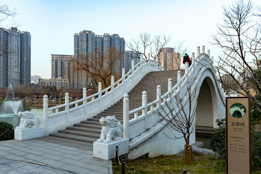 興慶宮公園玉帶橋
