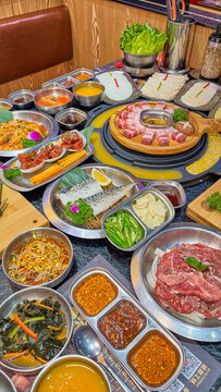 韓國(guó)烤肉大餐